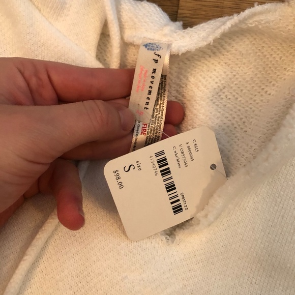 !!NWT!! FREE PEOPLE MOVEMENT TOP! - Picture 3 of 5